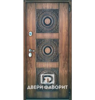 Дверь в квартиру с трехконтурным уплотнителем и раздельной ручкой