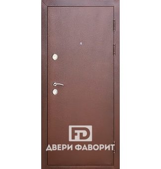 металлическая дверь с тремя петлями в загородный дом с отделкой цинкогрунт