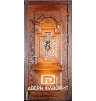 Дверь парадная с декоративной стучалкой