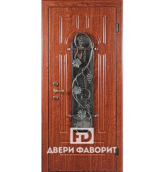 дверь с ковкой в виде винограда и стеклом в виде арки