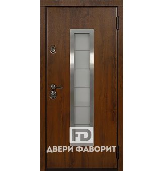 дверь в загородный дом со стеклом в металлической раме