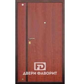 Недорогая дверь с боковой вставкой